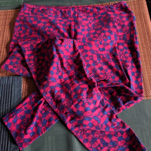 LuLaRoe Pants - LulaRoe print Leggings